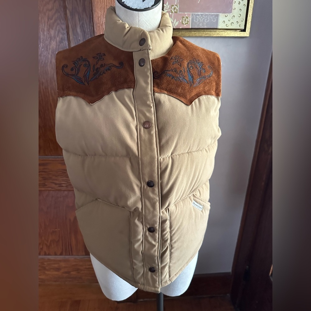 Brandon Colorado puffy snap up the front vest size large.  With suede accents
